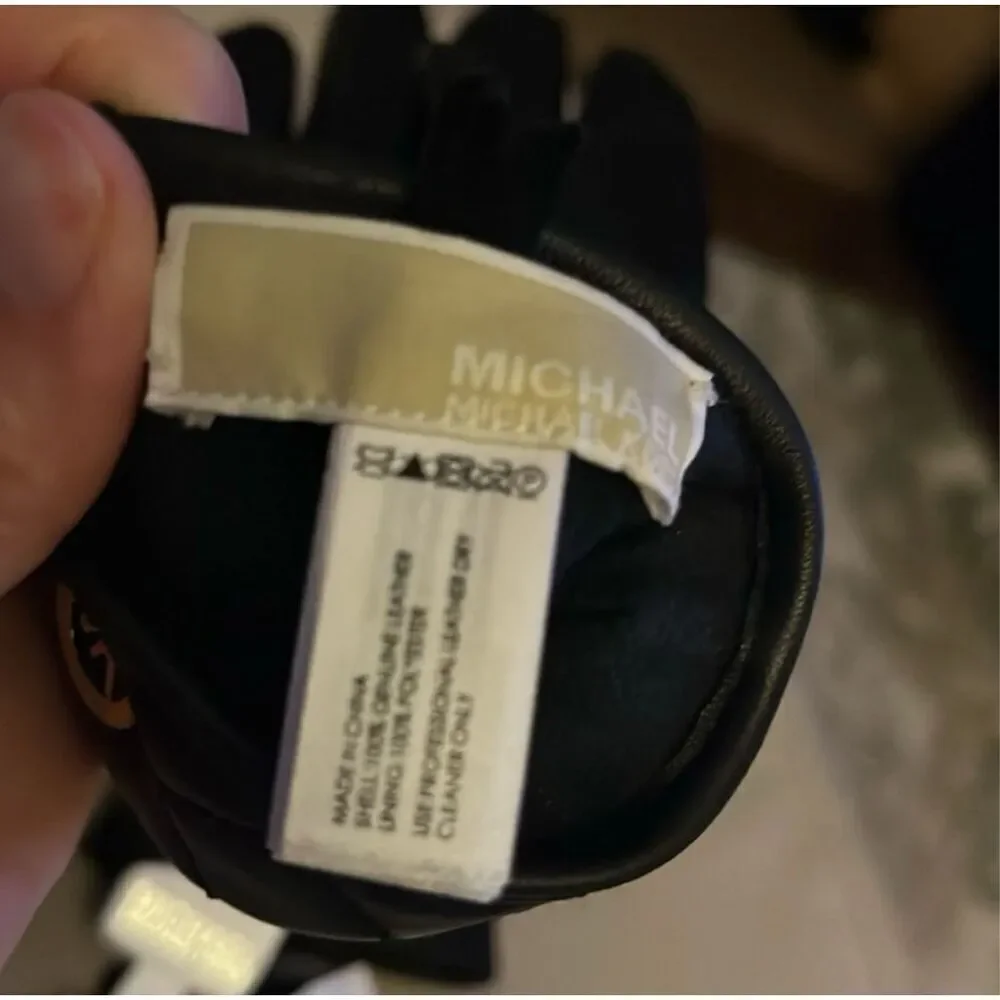 MICHAEL | MICHAEL KORS | black quilted gloves NWT $98